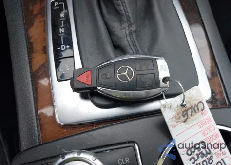 2012 Mercedes-Benz C 300 Sport 4Matic z USA, uszkodzony, nr VIN WDDGF8BB9CR233312